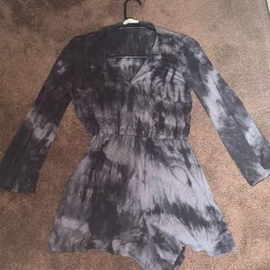 Black&grey long-sleeve romper